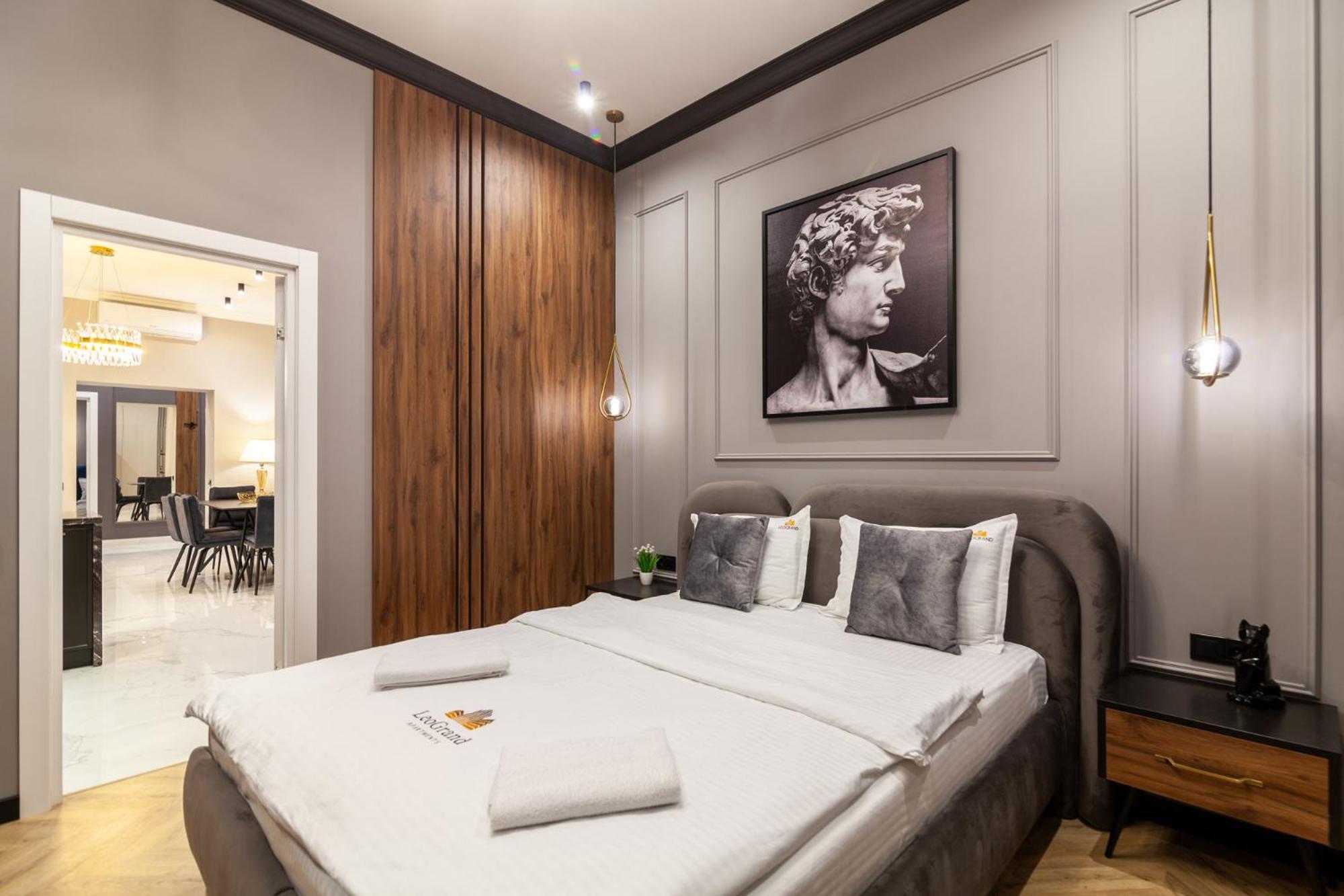 Leogrand Vip On Svobody Avenue 43 Daire Lviv Dış mekan fotoğraf