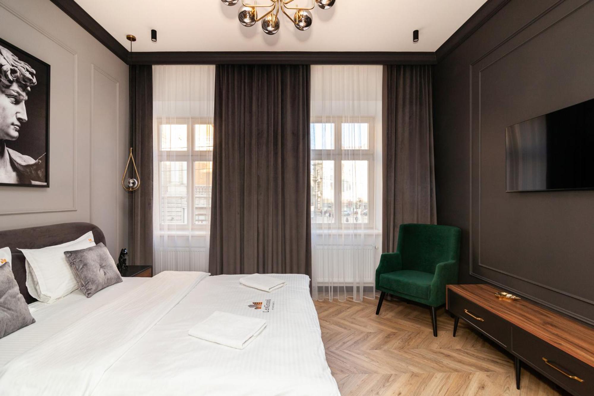 Leogrand Vip On Svobody Avenue 43 Daire Lviv Dış mekan fotoğraf