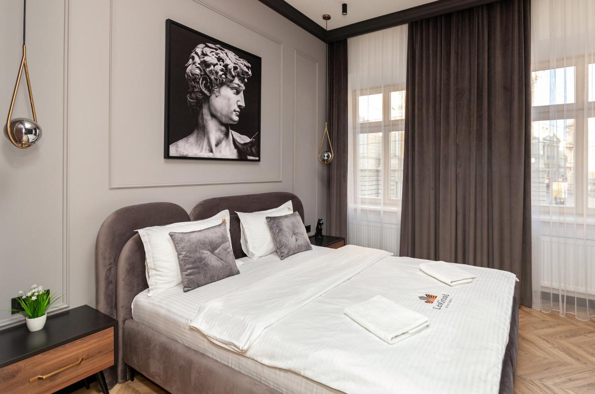 Leogrand Vip On Svobody Avenue 43 Daire Lviv Dış mekan fotoğraf