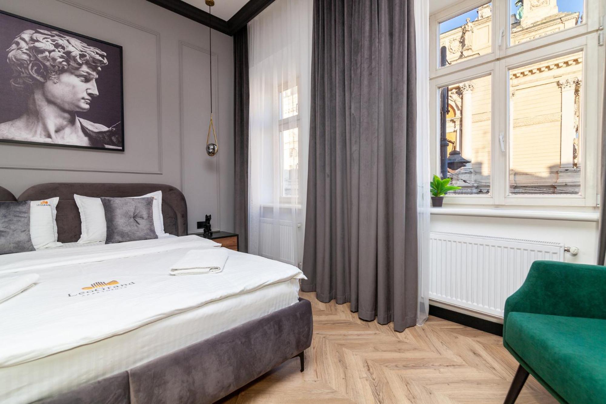 Leogrand Vip On Svobody Avenue 43 Daire Lviv Dış mekan fotoğraf